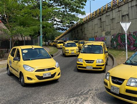 Con Una Caravana Por Toda La Ciudad Taxistas Terminaron El Paro