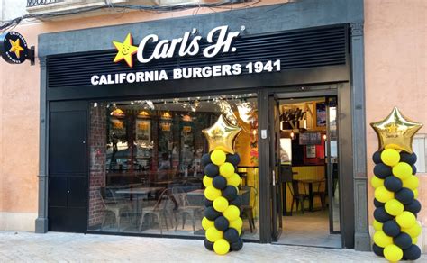 Día De La Hamburguesa Carls Jr Vende Famous Star A 1 Peso Docta