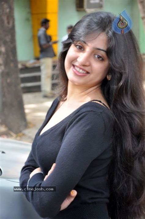 Poonam Kaur Hot Stills Photo 13 Of 59