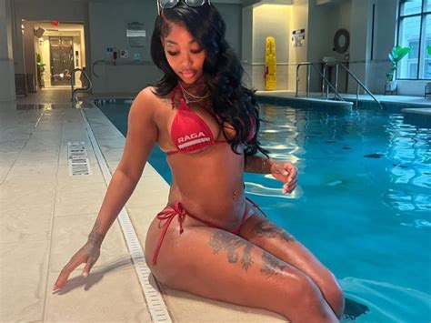 Summer Walker S Red Hot Poolside Pics