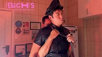 CUERO El Oriental Dominante Es Adorado Por Un Hombre Barbudo XVIDEOS