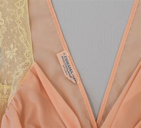 S Peachy Pink Floral Lace Gathered Nylon Lingerie Nightgown Loungewear Canned Ham Vintage