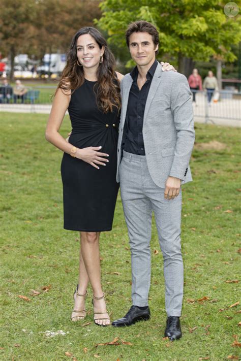 Photo Anouchka Delon Enceinte Et Son Compagnon Julien Dereims Au