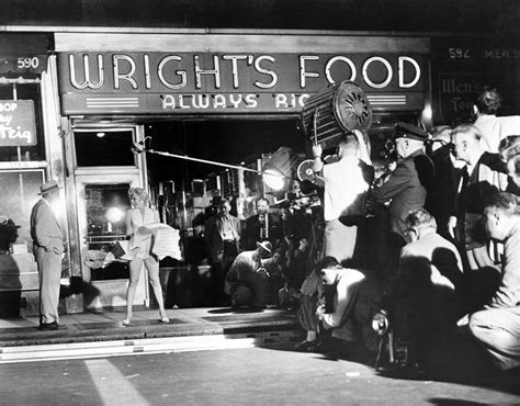 Filming the famous Marilyn Monroe subway grate scene for 'The Seven ...