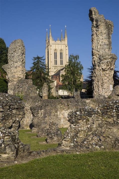 Bury St. Edmunds Abbey Remains and St Edmundsbury Cathedral Stock Photo ...