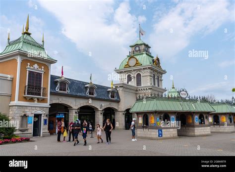 La Ronde Six Flags Amusement Park Entrance In Summer During Covid 19