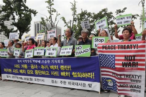 Protesters Turn Away U S Army Cars At South Korea Thaad Site Upi