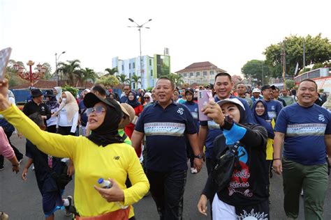 Gubernur Lampung Bersama Ribuan Masyarakat Meriahkan Jalan Sehat JPNN