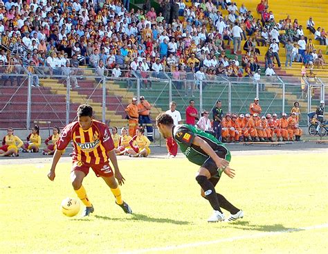 Así Lucían Los Estadios En Colombia Hace Años Con Mallas En Las Tribunas Infobae