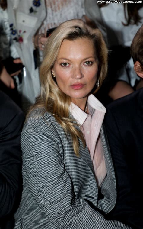 Kate Moss Babe Beautiful Sexy Posing Hot Celebrity Famous And Uncensored