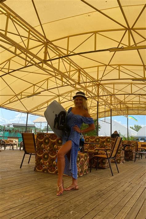 Beautiful Ksenia Y O From Tampa With Blonde Hair Id Ladadate