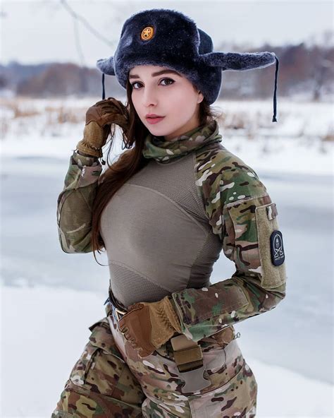 Chuyên chụp ảnh với phong cách PUBG nàng hot girl gợi cảm khiến cộng đồng mạng phát sốt