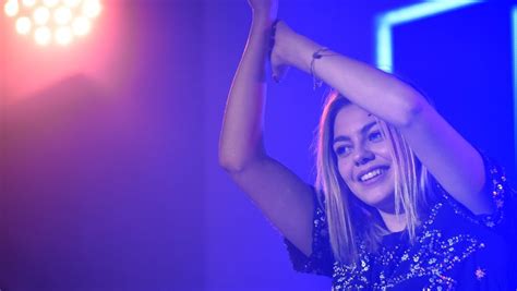 Louane A Enchant Ses Fans Au Bikini Ladepeche Fr