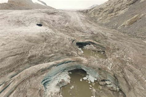 Adamello Laghetti E Rocce Spuntano Dove C Era Il Pi Grande Ghiacciaio