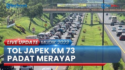 Padat Merayap Kendaraan Pribadi Masih Mendominasi Arus Lalu Lintas Di