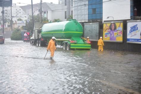 Im Genes De Inundaciones En El Gran Santo Domingo Por Tormenta Franklin