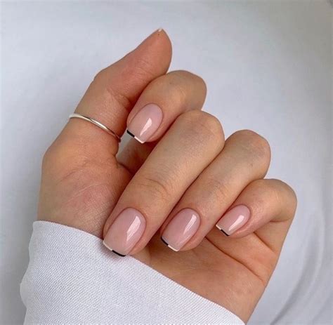 Micro French Nails So Elegant Sieht Der Neue Nageltrend Aus Manicura