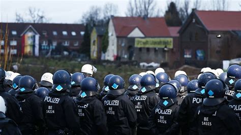 Anti Kohle Bewegung Polizei räumt Lützerath RWE mahnt zu