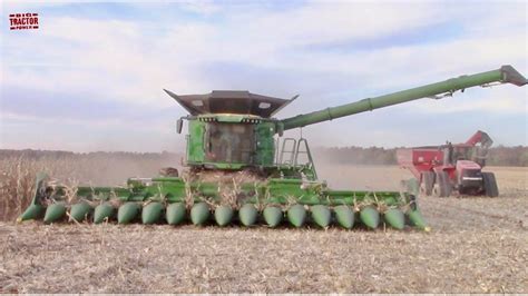 John Deere X Combine Harvesting Corn Youtube