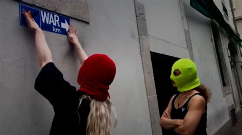 VALIENTES LAS PUSSY RIOT DESAFÍAN A PUTIN Cabildeo Digital