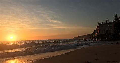 Coogee beach sunrise this morning : r/sydney