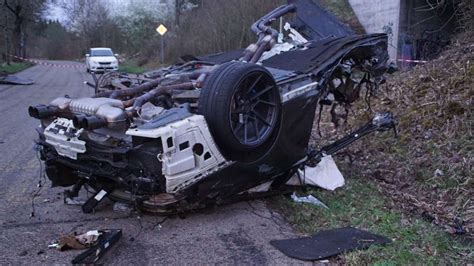 Zwei Junge Menschen Sterben Bei Unfall Nahe Schwenningen