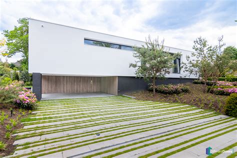 Zijwaartse Houten Garagedeuren Met Loopdeur Different Doors