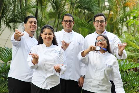 Estudiantes PUCMM arrasan en el Festival Gastronómico de Unapec