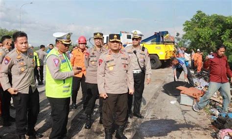 Kecelakaan Di Tol Semarang Solo Tewaskan 8 Orang Parboaboa