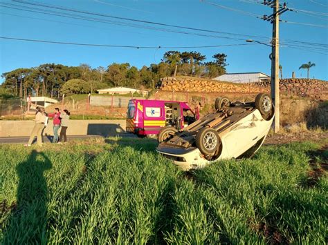 Colis O Lateral Seguida De Capotamento Registrada No Oeste De Sc