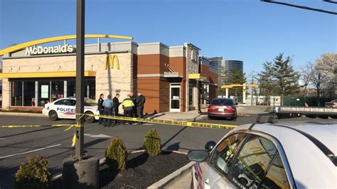 Police Woman Unconscious Unresponsive After Stabbing By Mcdonalds In