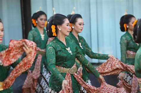 Peringatan Hari Masyarakat Adat Internasional Mari Rawat Dan Jaga