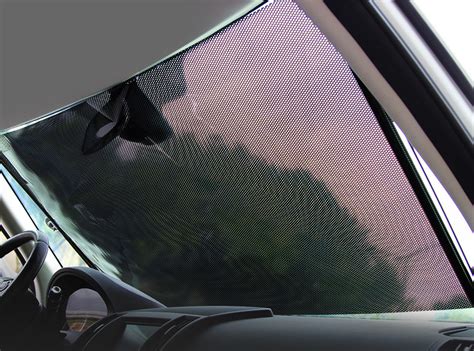 Купить Шторка на лобовое стекло ZiRy 68x125 black grid рулонная в ...