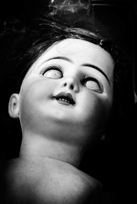 10 Vintage Photos Of Creepy Dolls That Will Give You Nightmares