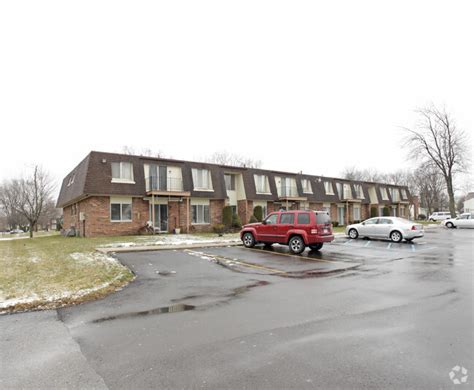 Plymouth Square - Plymouth, MI | Apartment Finder