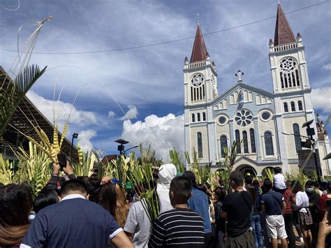 GMA News On Twitter Dinagsa Ng Mga Deboto Ang Baguio Cathedral Upang