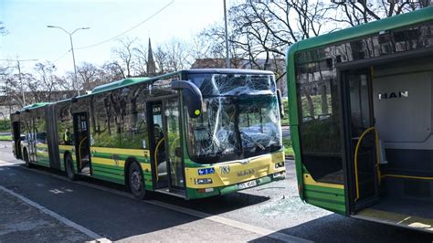 Zderzenie Dw Ch Autobus W Komunikacji Miejskiej W Szczecinie