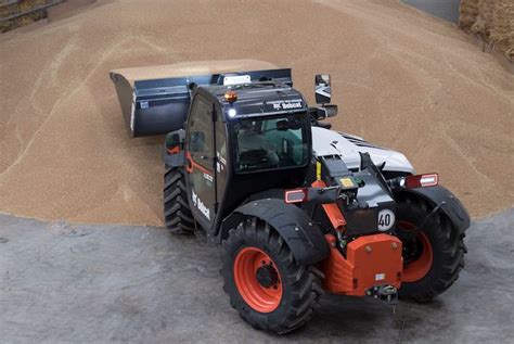 Bobcat En Agroexpo Con Su Manipulador Telesc Pico Tl Agri