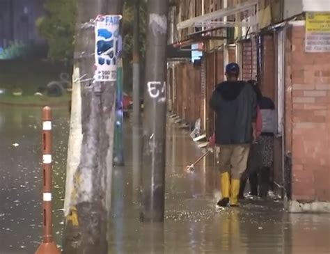 Inundaciones En La Localidad De Bosa Tras Fuertes Lluvias En Bogot