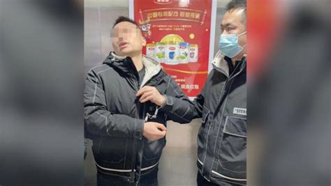 一定是特别的“缘分”！民警抓捕盗窃嫌疑人后发现与其撞衫七环视频澎湃新闻 The Paper