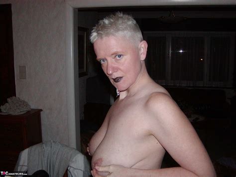 Mature Woman With Short Hair Tiffany Pearl Goes Nude In Stockings And Boots CoedCherry