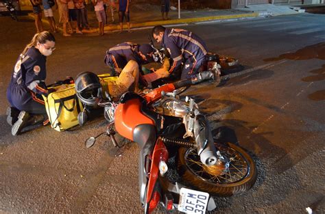 Colisão entre duas motos foi registrada na noite desta quinta no centro