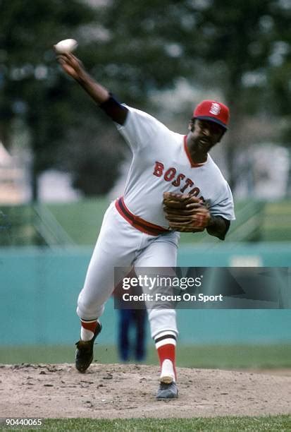 298 Boston Red Sox Luis Tiant Photos & High Res Pictures - Getty Images