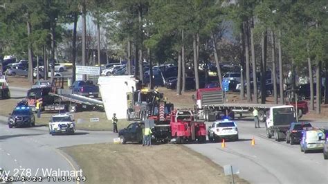 Flipped Mobile Home Blocks U S 278 Traffic In Hardeeville Sc Hilton