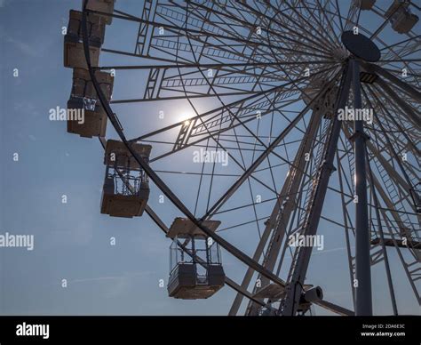 The Wowmk Observation Wheel At Willen Lake In Milton Keynes Stock Photo