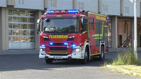 Hlf Der Berufsfeuerwehr Bremerhaven Youtube