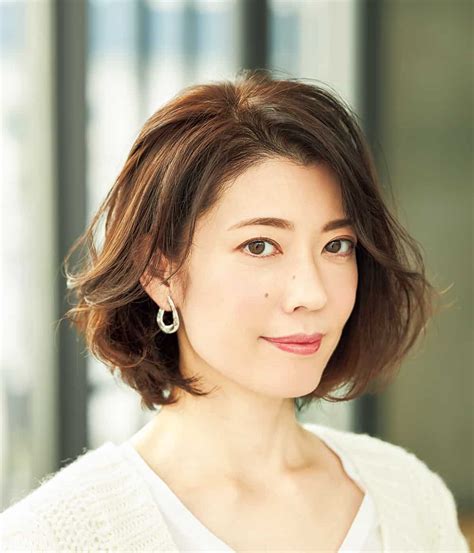 「躍動感ある華やかボブ」は細かいハイライトでコンサバヘアが新鮮に【40代の毎日ヘアスタイル】 Story ストーリィ オフィシャルサイト