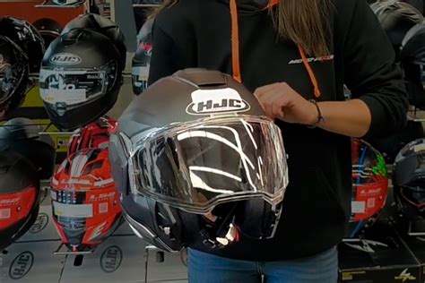 Test Du Casque HJC I100 Par Roxane De Moto Axxe Les Sables D Olonne