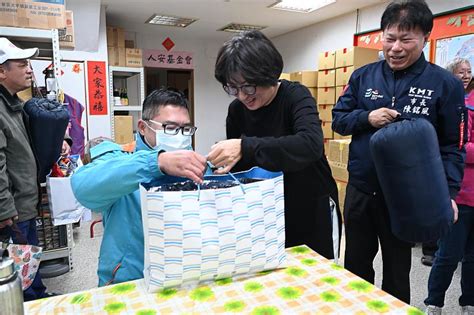 急凍寒流發威 街頭轉角送溫馨！臺東啟動弱勢低溫關懷 府會所首長夜訪遊民送暖 蕃新聞