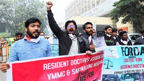 Neet Pg Counselling Resident Doctors Of Delhi Protest Outside Nirman